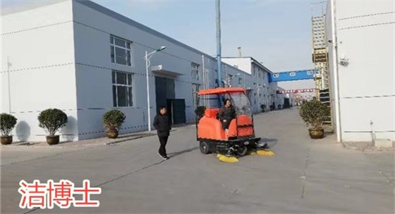 電動(dòng)掃地車 電動(dòng)掃地車