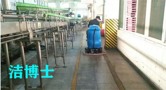 潔博士駕駛洗地機