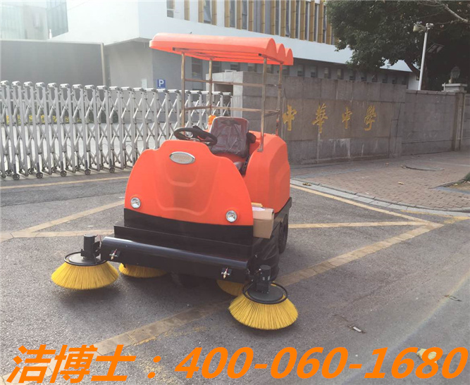 潔博士電動(dòng)清掃車(chē)客戶案例—南京中華中學(xué) 潔博士電動(dòng)清掃車(chē)客戶案例—南京中華中學(xué)