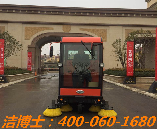 潔博士駕駛清掃車(chē)客戶案例—運(yùn)河·名門(mén)府 潔博士駕駛清掃車(chē)客戶案例—運(yùn)河·名門(mén)府