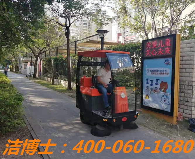 潔博士駕駛掃地車客戶案例——深圳市常安清潔綠化服務(wù)有限公司 潔博士駕駛掃地車客戶案例——深圳市常安清潔綠化服務(wù)有限公司