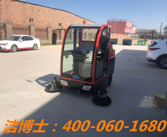 潔博士電動掃地車客戶案例——哈密職業(yè)技術(shù)學(xué)校 潔博士電動掃地車客戶案例——哈密職業(yè)技術(shù)學(xué)校