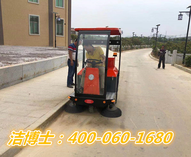 潔博士駕駛掃地車客戶案例-惠來(lái)縣葵潭鎮(zhèn)石陂村民委員會(huì) 潔博士駕駛掃地車客戶案例-惠來(lái)縣葵潭鎮(zhèn)石陂村民委員會(huì)