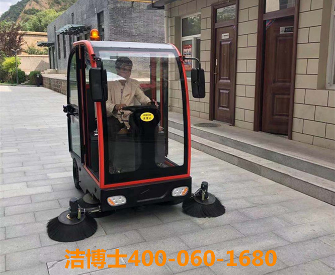 潔博士駕駛掃地機(jī)，洗地機(jī)客戶案例-牡丹江鏡鵬會(huì)展服務(wù)有限公司